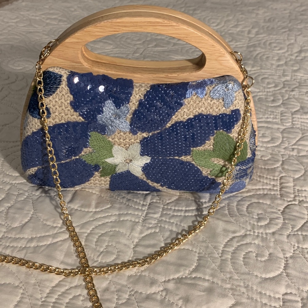 Wood handle beaded Floral crossbody or handheld bag NWOT